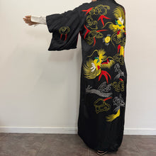 Load image into Gallery viewer, Vintage Souvenir Robe Giapponese Anni '60/'70  Drago Ricamato
