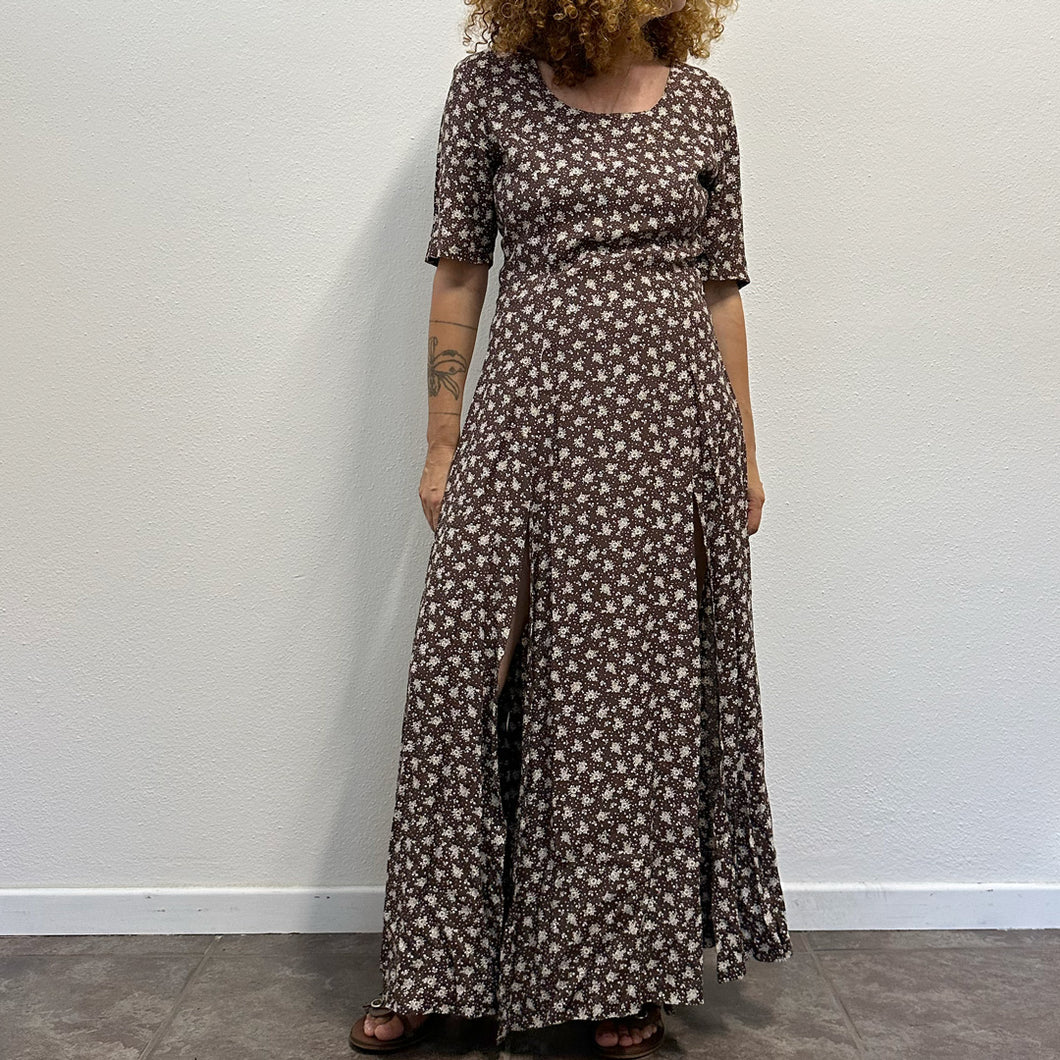Abito lungo anni ’90 – marrone con fiori bianchi – viscosa