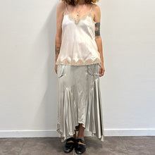 Load image into Gallery viewer, Top sottoveste Vivis – anni ’90 – rosa tea in pura seta
