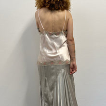 Load image into Gallery viewer, Top sottoveste Vivis – anni ’90 – rosa tea in pura seta
