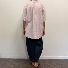 Load image into Gallery viewer, Camicia Vintage American System – Rosa a Quadri
