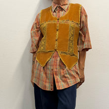 Load image into Gallery viewer, Gilet Vintage Anni '70 in Camoscio e Uncinetto
