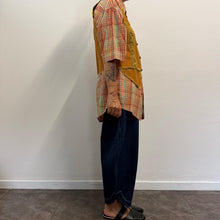 Load image into Gallery viewer, Gilet Vintage Anni '70 in Camoscio e Uncinetto
