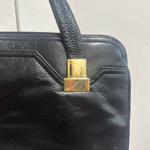 Load image into Gallery viewer, Borsa anni ’70 in pelle nera – vintage
