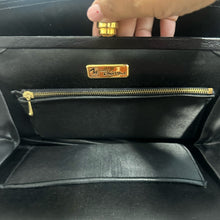 Load image into Gallery viewer, Borsa anni ’70 in pelle nera – vintage
