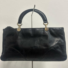 Load image into Gallery viewer, Borsa anni ’70 in pelle nera – vintage
