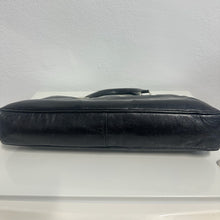 Load image into Gallery viewer, Borsa anni ’70 in pelle nera – vintage
