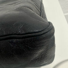 Load image into Gallery viewer, Borsa anni ’70 in pelle nera – vintage
