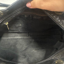 Load image into Gallery viewer, Borsa anni ’70 in pelle nera – vintage
