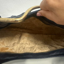 Load image into Gallery viewer, Borsa anni ’70 in pelle blu – vintage
