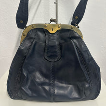 Load image into Gallery viewer, Borsa anni ’70 in pelle blu – vintage
