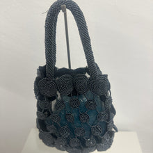 Load image into Gallery viewer, Mini Borsa in Rete e Perline Anni ’90 –
