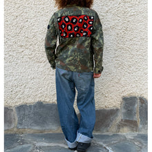 Load image into Gallery viewer, Giacca Military/Workwear Reworked – Pezzo Unico con Patch Giapponesi Vintage
