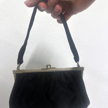 Load image into Gallery viewer, Borsa a Mano Anni ’50 in Raso Nero e Metallo Argentato
