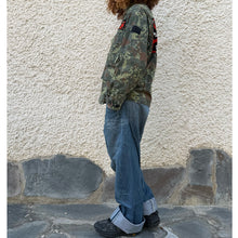 Load image into Gallery viewer, Giacca Military/Workwear Reworked – Pezzo Unico con Patch Giapponesi Vintage
