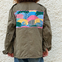 Load image into Gallery viewer, Giacca Military/Workwear Reworked con Patch Giapponesi Vintage – Pezzo Unico
