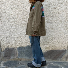 Load image into Gallery viewer, Giacca Military/Workwear Reworked con Patch Giapponesi Vintage – Pezzo Unico
