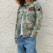 Load image into Gallery viewer, Giacca Military/Workwear Reworked – Pezzo Unico con Patch Giapponesi Vintage
