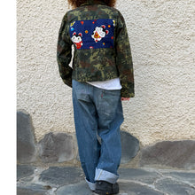 Load image into Gallery viewer, Giacca Military/Workwear Reworked – Pezzo Unico con Patch Giapponesi Vintage

