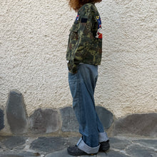 Load image into Gallery viewer, Giacca Military/Workwear Reworked – Pezzo Unico con Patch Giapponesi Vintage
