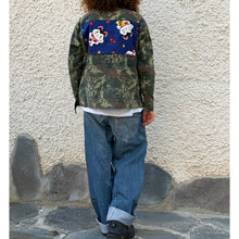 Load image into Gallery viewer, Giacca Military/Workwear Reworked – Pezzo Unico con Patch Giapponesi Vintage
