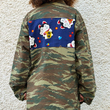 Load image into Gallery viewer, Giacca Military/Workwear Reworked – Pezzo Unico con Patch Giapponesi Vintage
