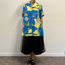 Load image into Gallery viewer, Camicia vintage in seta – Stampa barocca anni ’90
