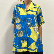 Load image into Gallery viewer, Camicia vintage in seta – Stampa barocca anni ’90
