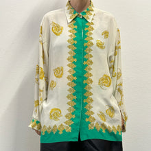 Load image into Gallery viewer, Camicia vintage in crêpe di seta – Stampa barocca anni ’90

