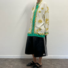 Load image into Gallery viewer, Camicia vintage in crêpe di seta – Stampa barocca anni ’90
