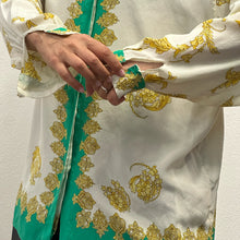 Load image into Gallery viewer, Camicia vintage in crêpe di seta – Stampa barocca anni ’90
