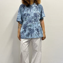 Load image into Gallery viewer, T-shirt m Armani Jeans fine ’80s / inizio ’90s
