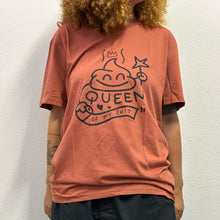 Load image into Gallery viewer, T-shirt Queen rust
