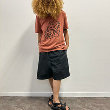 Load image into Gallery viewer, T-shirt Queen rust
