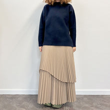 Load image into Gallery viewer, Maglione lana follata blu
