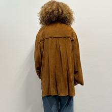 Load image into Gallery viewer, Giacca in camoscio Mario Valentino anni ’80 – Over Marrone Medio
