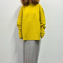 Load image into Gallery viewer, Maglione lana follata coro senape
