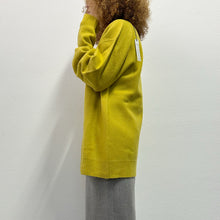 Load image into Gallery viewer, Maglione lana follata coro senape
