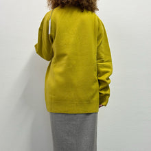 Load image into Gallery viewer, Maglione lana follata coro senape
