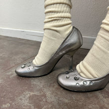 Load image into Gallery viewer, Décolleté argento con punti luce – Casadei (anni 2000)
