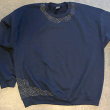 Load image into Gallery viewer, Felpa Sashiko “Onda” – Pezzo unico, realizzata a mano
