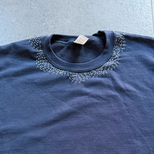 Load image into Gallery viewer, Felpa Sashiko “Onda” – Pezzo unico, realizzata a mano
