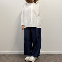 Load image into Gallery viewer, Plantation by Issey Miyake – Camicia vintage bianca con collo coreana
