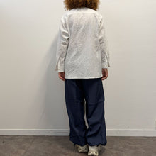 Load image into Gallery viewer, Plantation by Issey Miyake – Camicia vintage bianca con collo coreana
