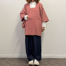 Load image into Gallery viewer, Giacca Michiyuki tradizionale vintage giapponese in seta bianca e rossa con motivo micro onde
