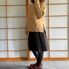 Load image into Gallery viewer, maglione lama follata color cammello
