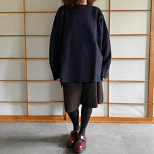 Load image into Gallery viewer, Maglione lana follata color navy
