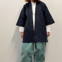 Load image into Gallery viewer, Haori vintage tinto con tintura indaco scuro
