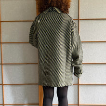 Load image into Gallery viewer, Maglione lana follata a righe oblique  giallo e grigio
