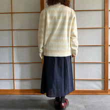 Load image into Gallery viewer, Maglione lana follata a righe  bianco panna e nude pallido
